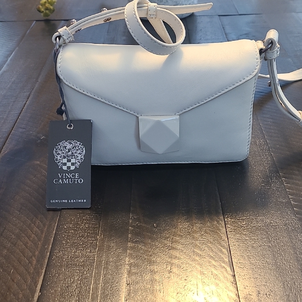 Vince Camuto( OFF White) Leather crossbag Bag